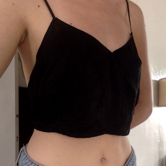Thin Nearly Backless Crop Top - Picture 4 of 4